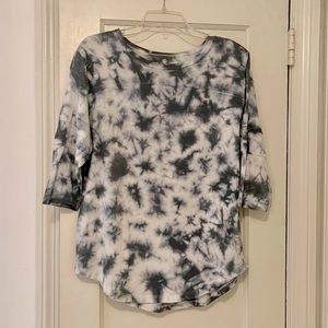 Comfy SO Gray and White Tie Dye Top Size S